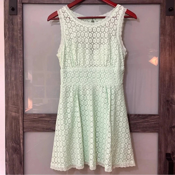 B Darlin Mini Mint Green Lace Overlay Juniors 11/12 Dress Prom/Graduation - Picture 4 of 11